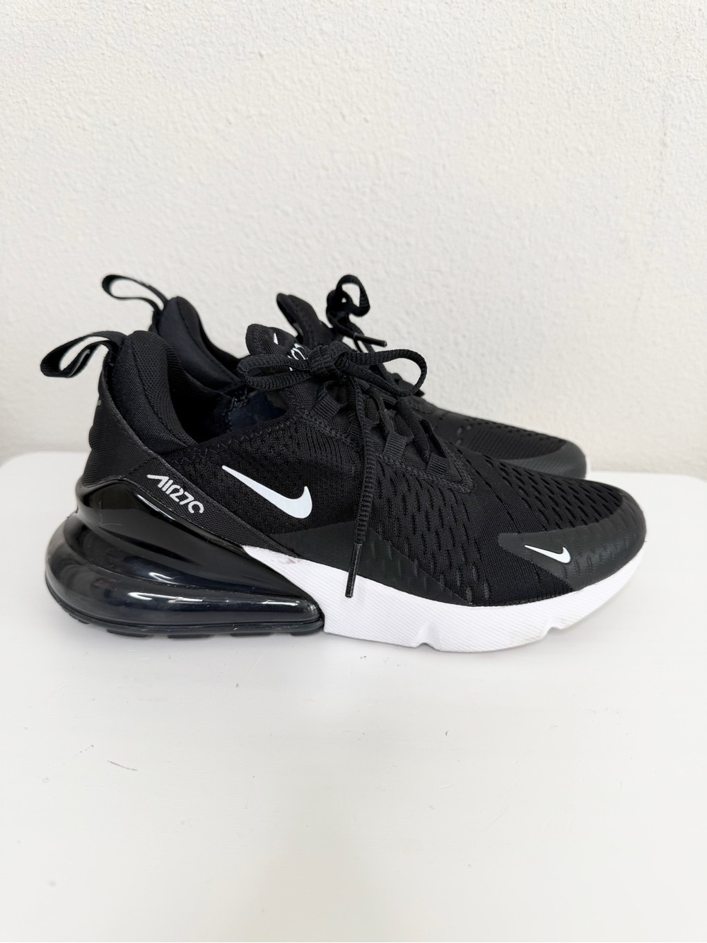 Nike Womens’s Air Max 270 Black/White Athletic Sneakers Size 7.5